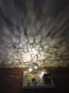 Ansicht von Vorn, Beleuchtung an, Nacht