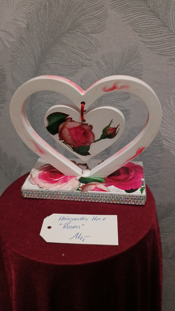 1042 - Hängendes Herz Rosen